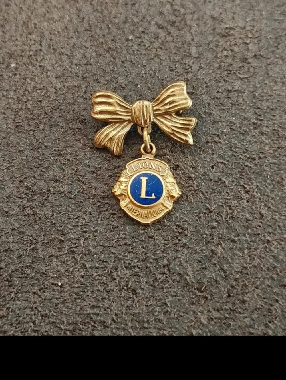 1950s Lions Clubs International Ladies Bow Knot Pin With Dangling Charm